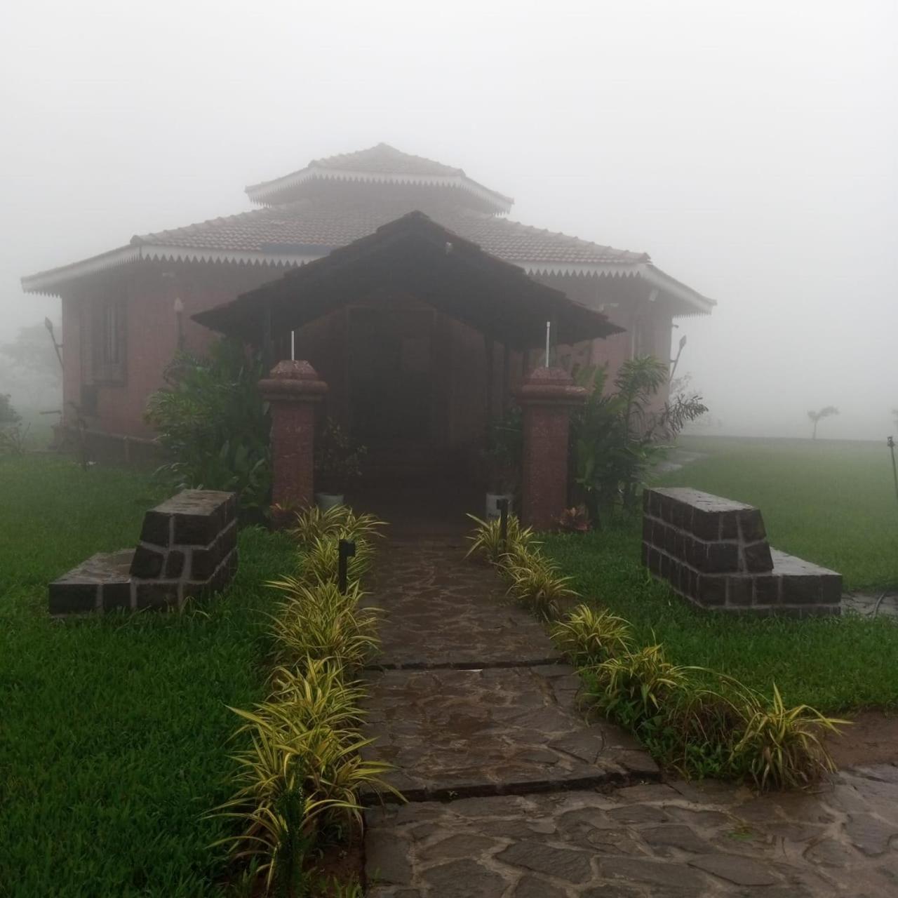 Umbartha Resort Naneghat Ghātghar Dış mekan fotoğraf